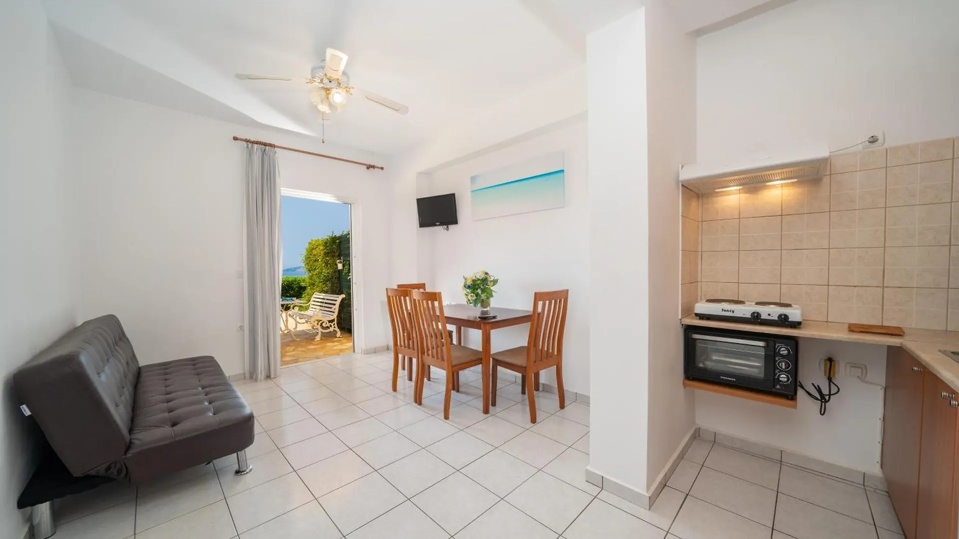 Apartment Agnanti Studios Lourdata