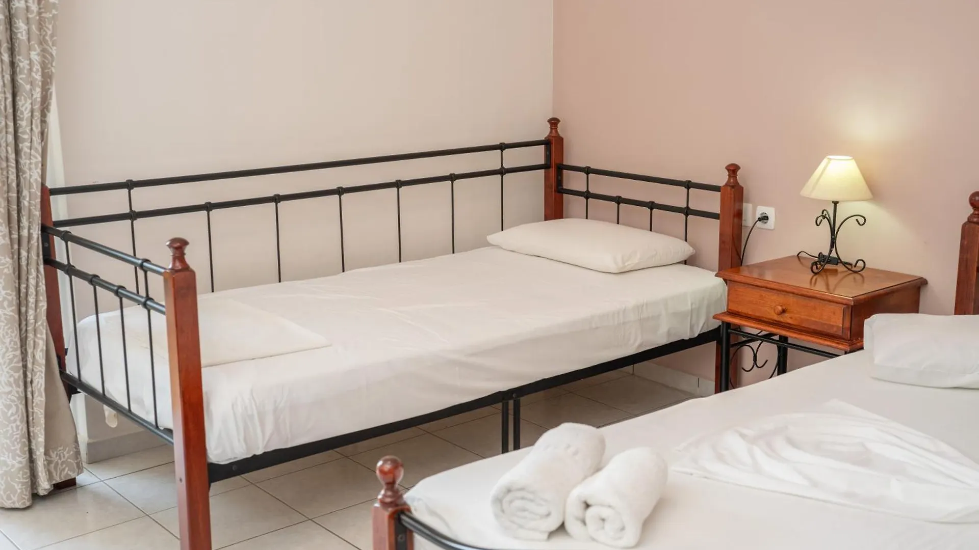 Agnanti Studios Lourdata  Apartment